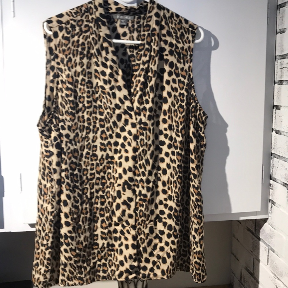 Sleeveless Leopard print layering blouse